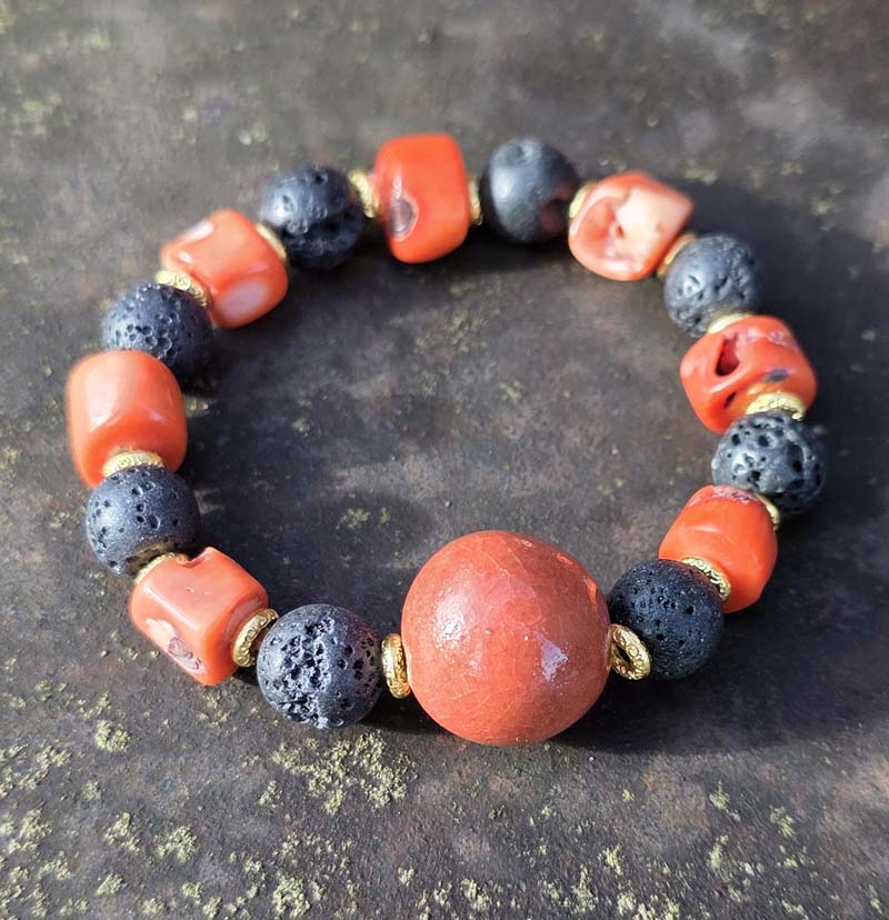 content-portfolio-armband-koralle-lava-1